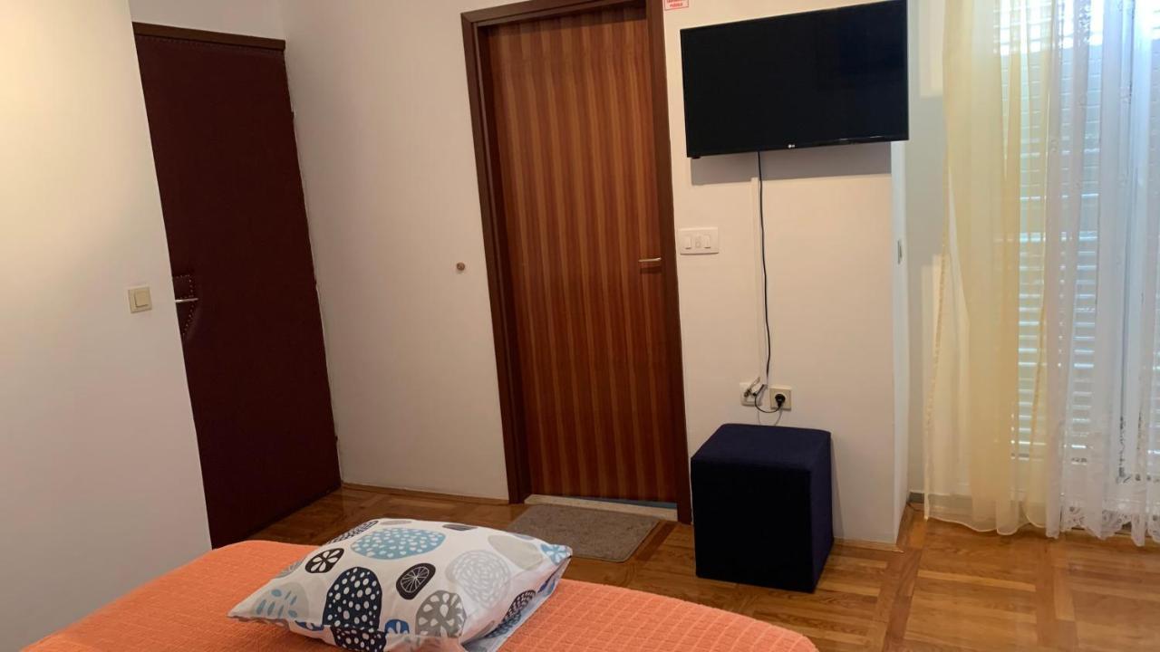 Studio Apartment And Rooms Adria Водице Екстериор снимка