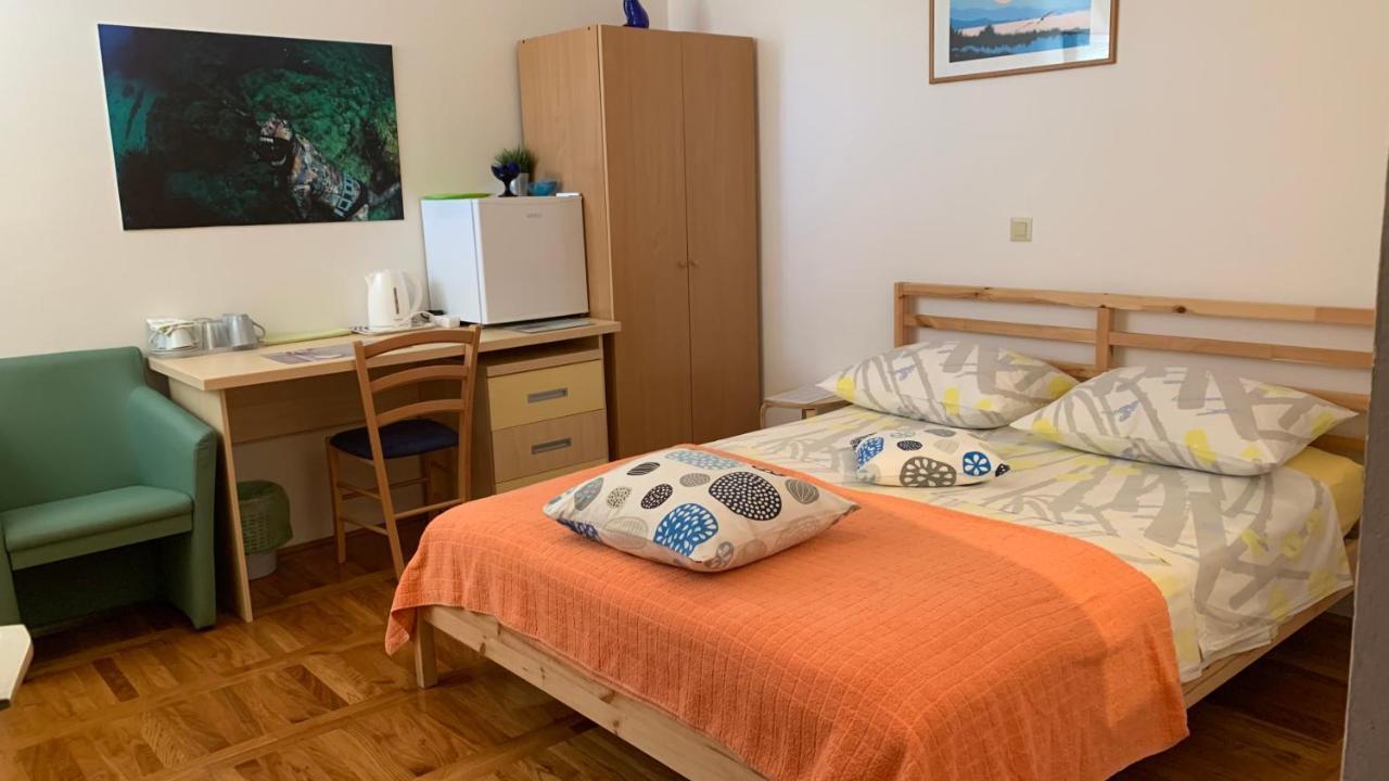 Studio Apartment And Rooms Adria Водице Екстериор снимка