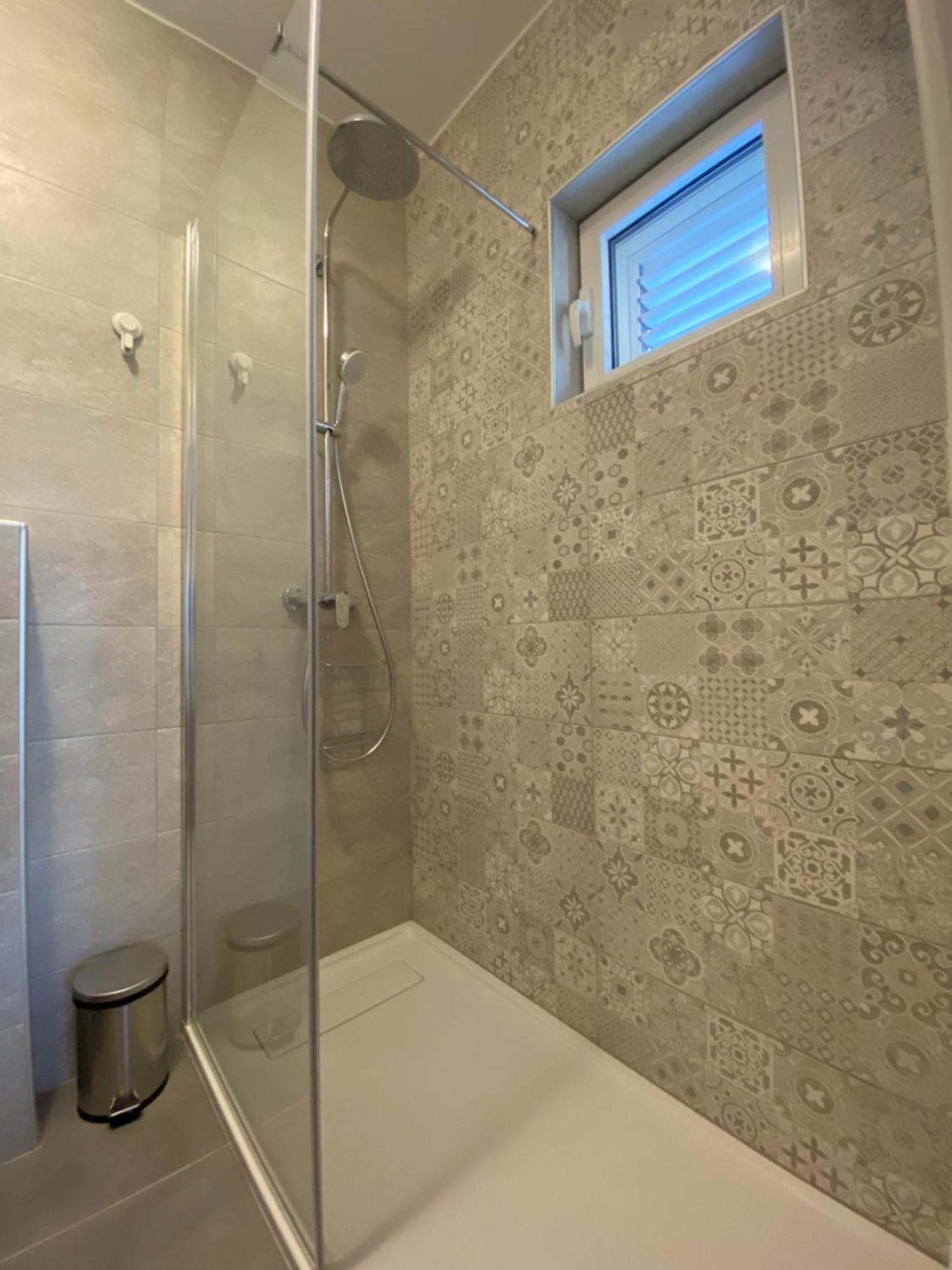 Studio Apartment And Rooms Adria Водице Екстериор снимка