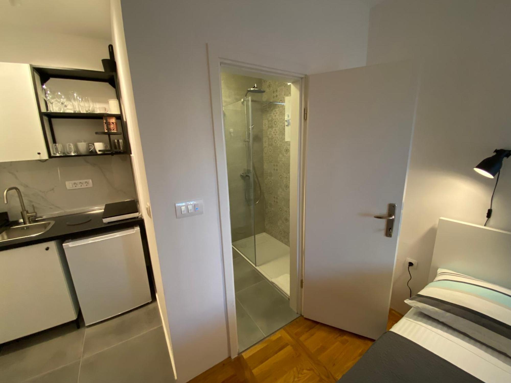 Studio Apartment And Rooms Adria Водице Екстериор снимка