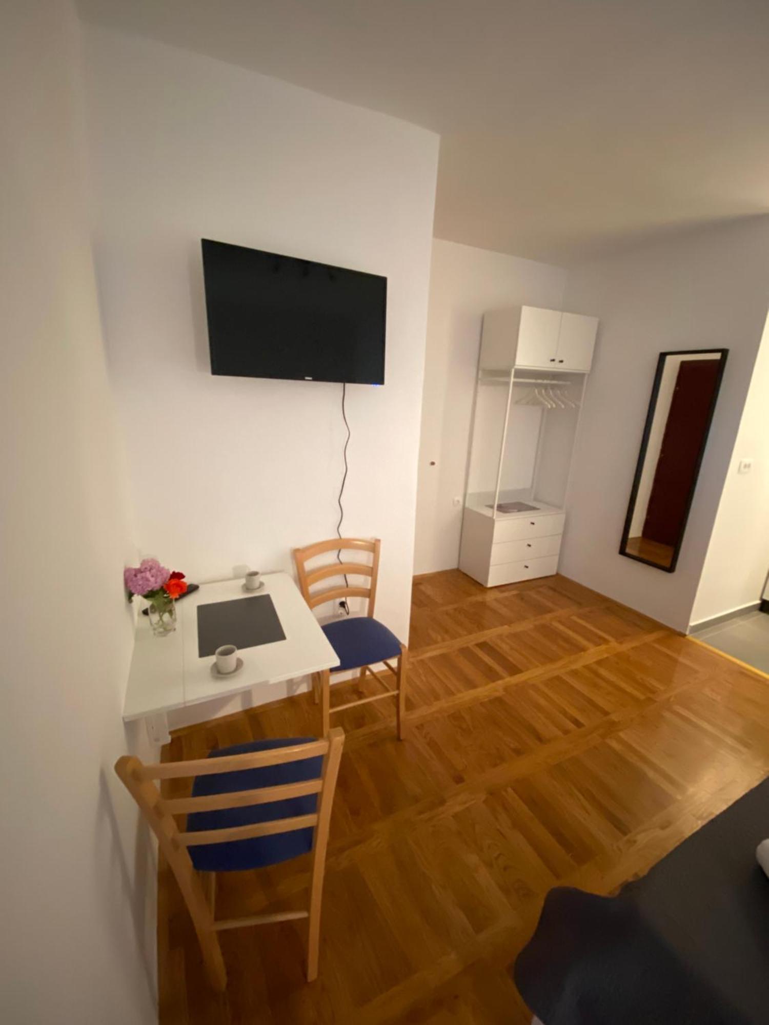Studio Apartment And Rooms Adria Водице Екстериор снимка