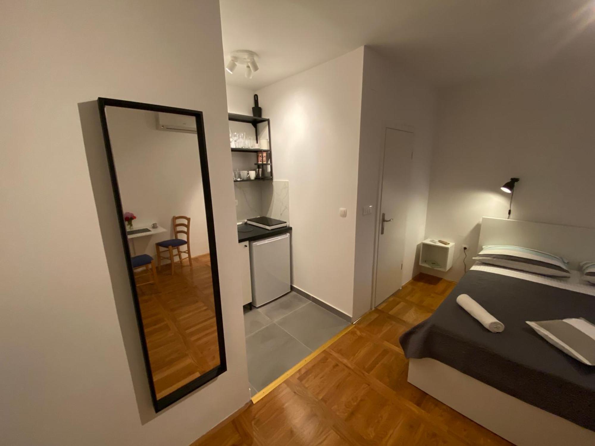 Studio Apartment And Rooms Adria Водице Екстериор снимка