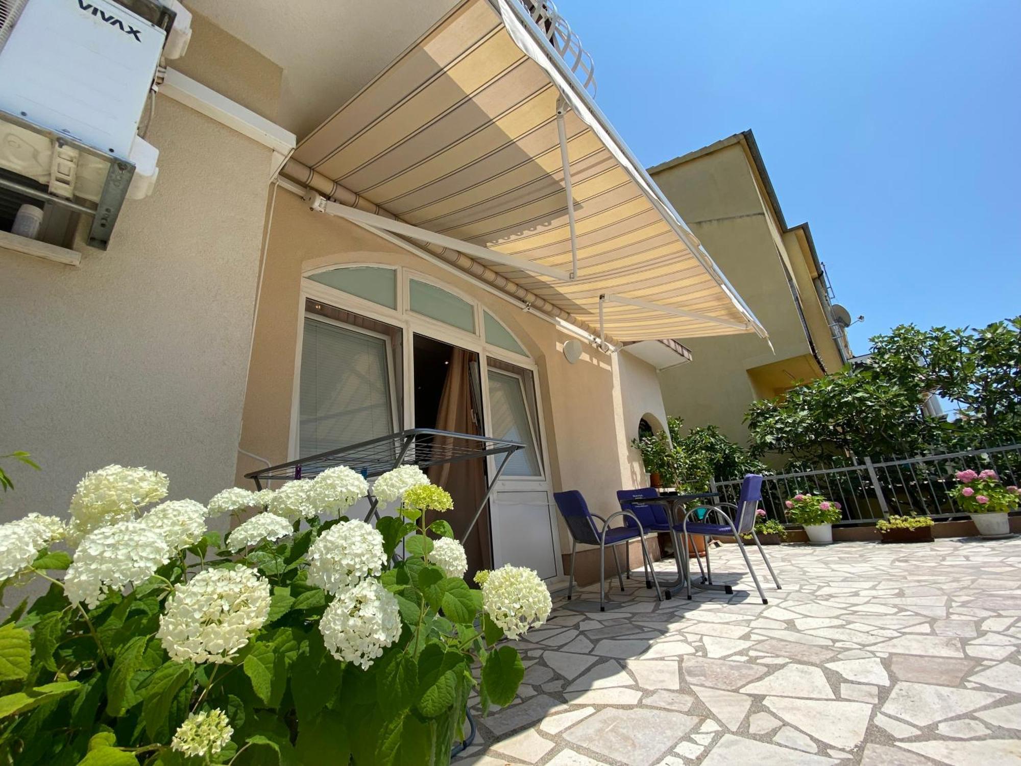 Studio Apartment And Rooms Adria Водице Екстериор снимка
