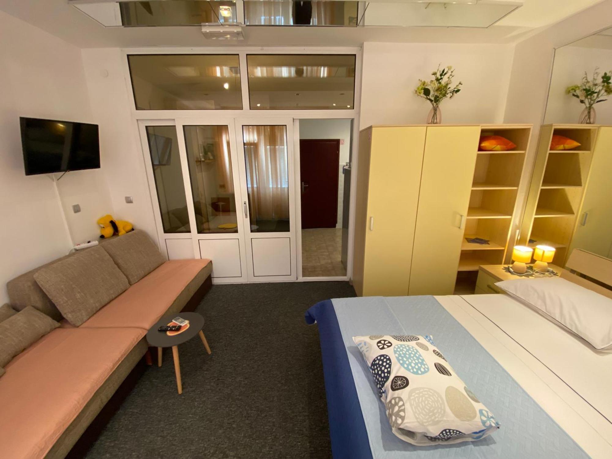 Studio Apartment And Rooms Adria Водице Екстериор снимка