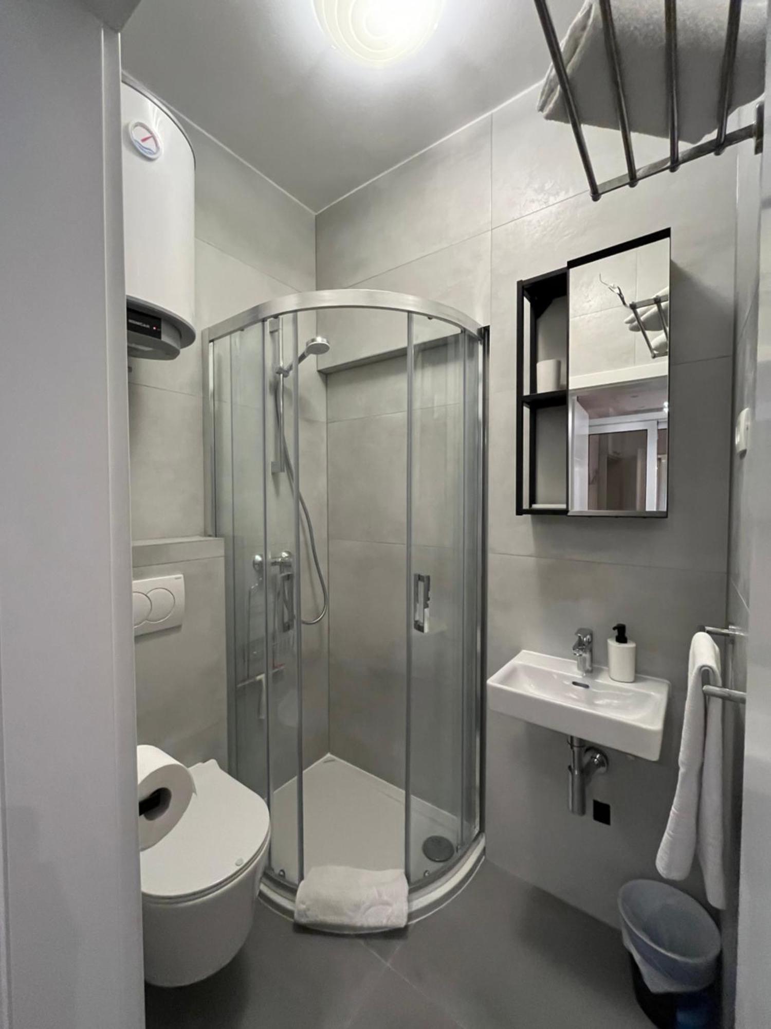 Studio Apartment And Rooms Adria Водице Екстериор снимка