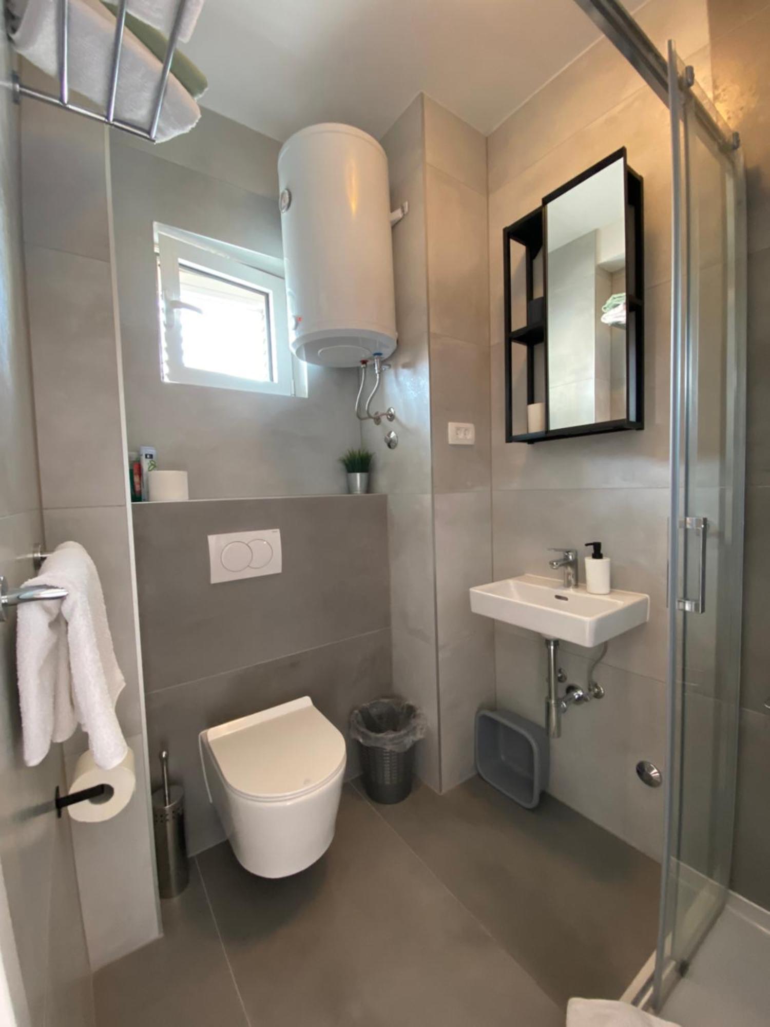 Studio Apartment And Rooms Adria Водице Екстериор снимка