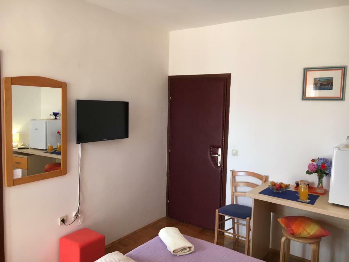 Studio Apartment And Rooms Adria Водице Екстериор снимка