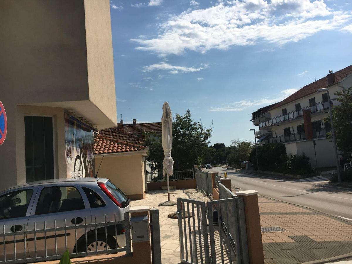 Studio Apartment And Rooms Adria Водице Екстериор снимка
