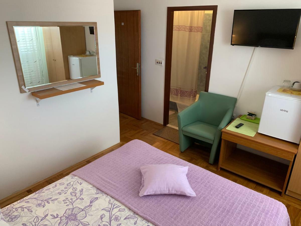 Studio Apartment And Rooms Adria Водице Екстериор снимка