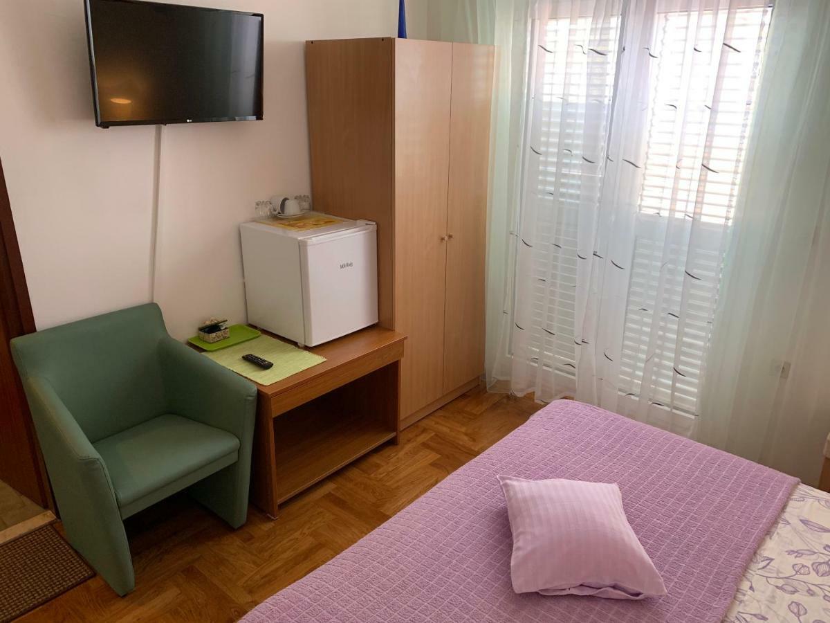 Studio Apartment And Rooms Adria Водице Екстериор снимка